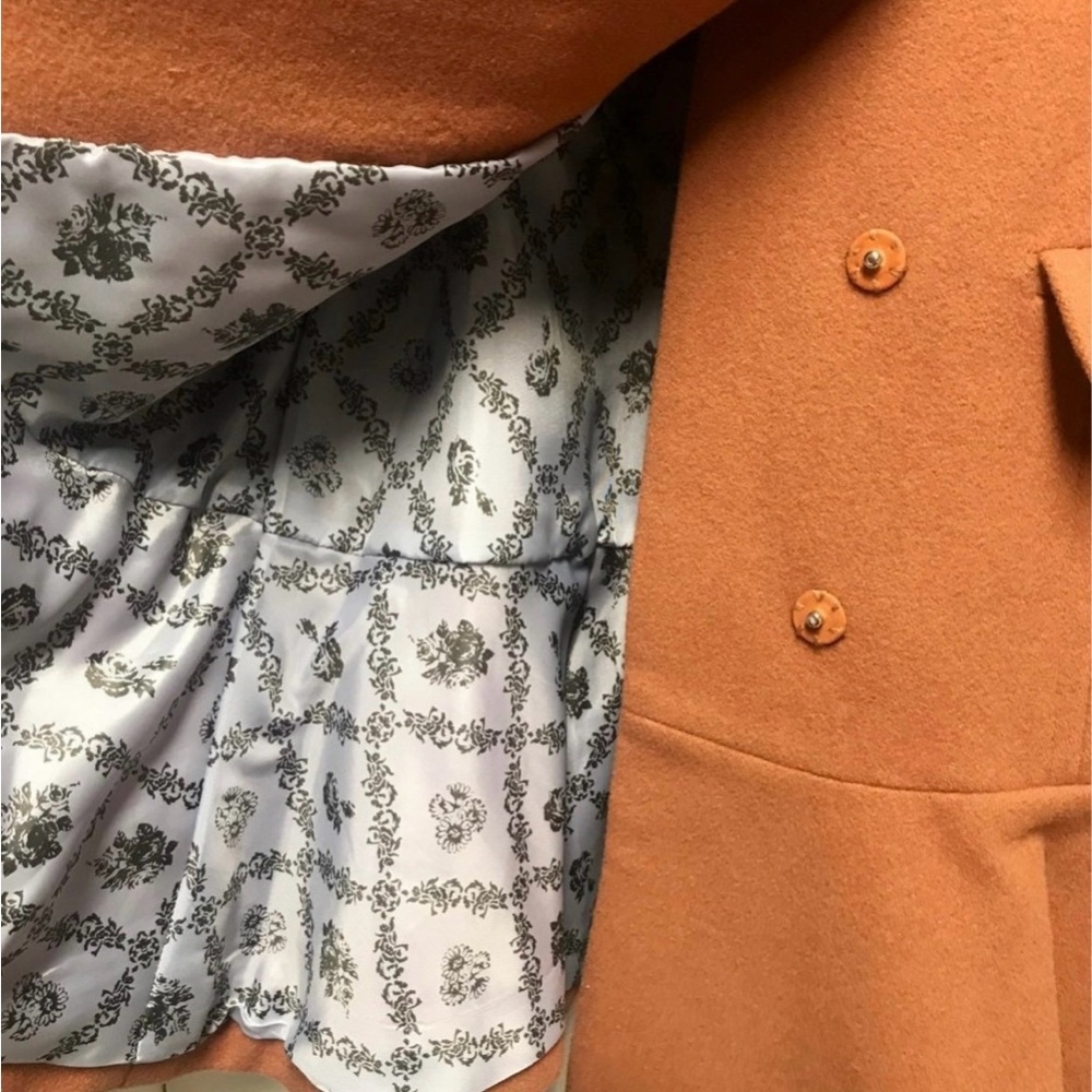 Minimum Coat - Picture 5 of 7